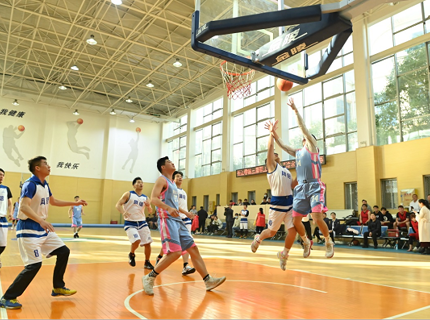 公司籃球隊(duì)豪取三連勝